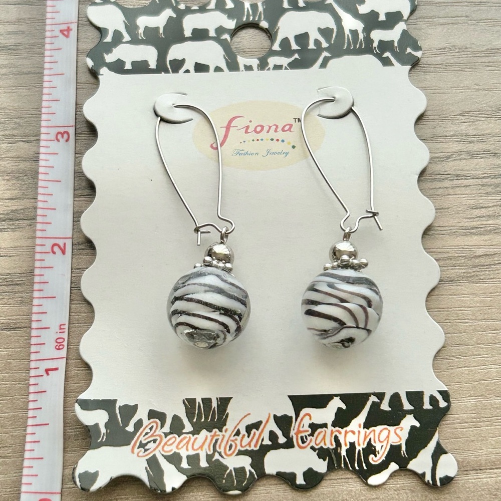 NWT Fiona Zebra Print Glass Bead Dangle Earrings - Picture 3 of 4